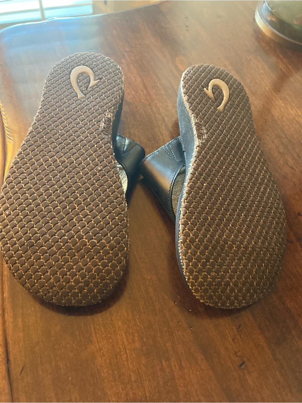 OluKai Black Leather Embroidered Toe-Post Sandals Size 6 - Picture 4 of 12